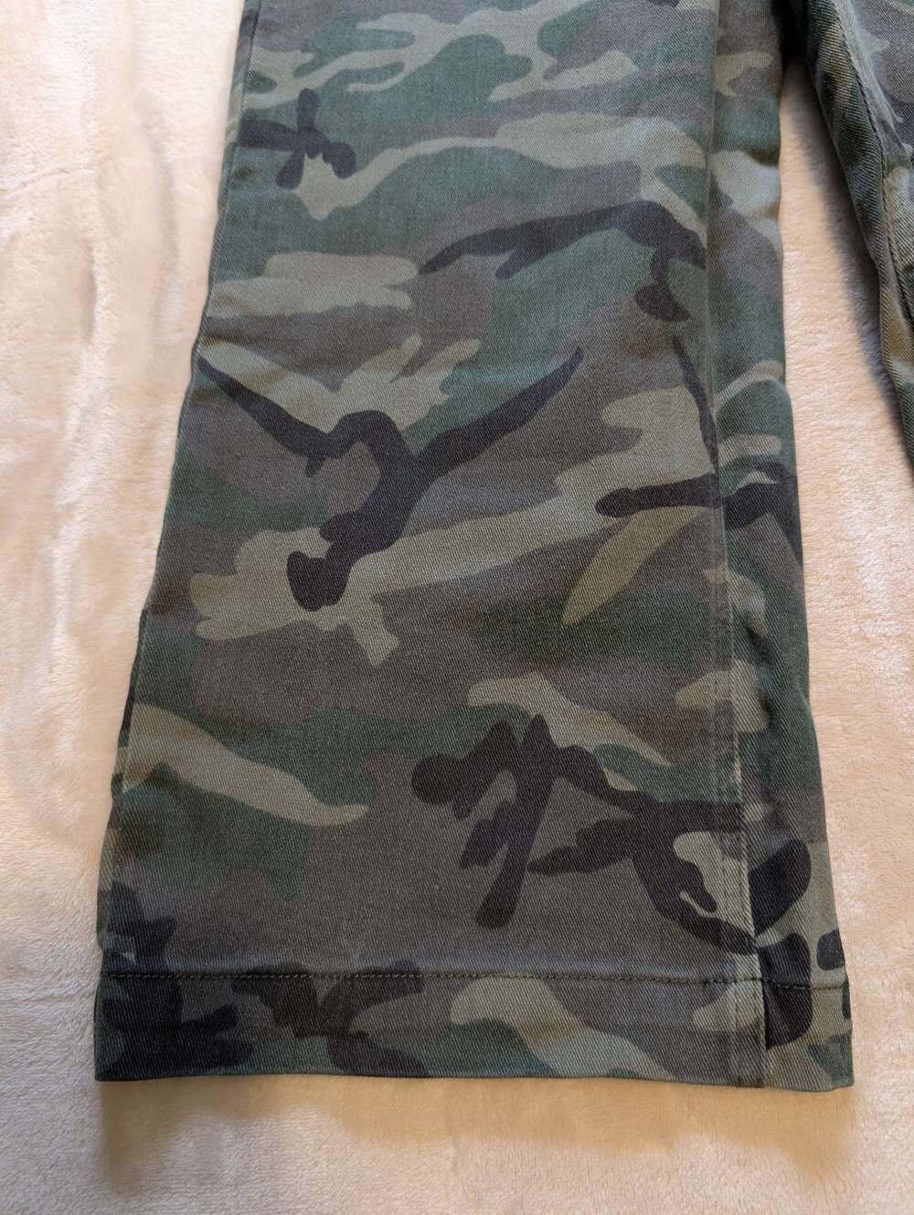 Flamingals Camo Print Mid Waist Flare Leg Crop Pants NWT Small - Picture 5 of 10